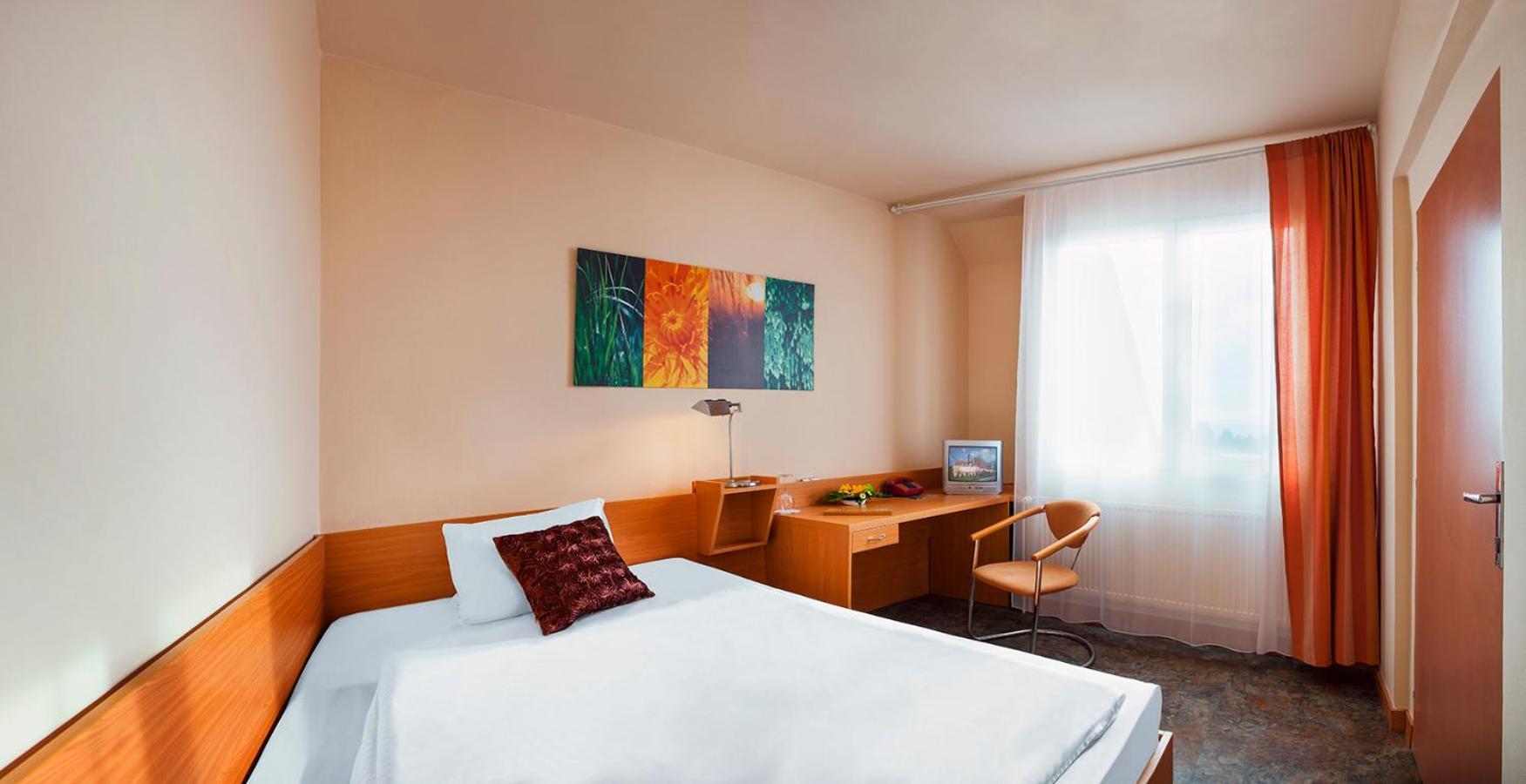 בנסוב Hotel Benica מראה חיצוני תמונה