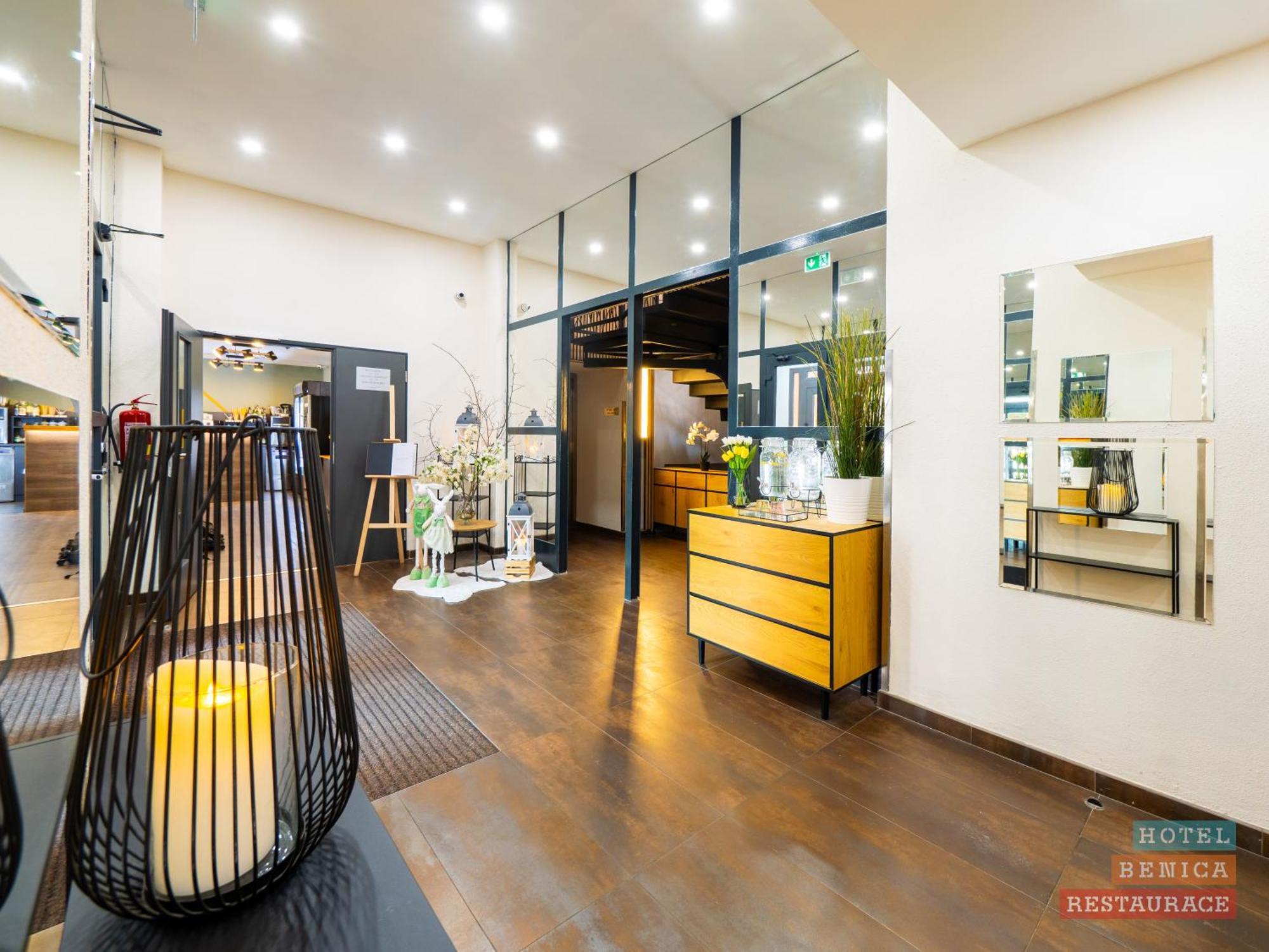 בנסוב Hotel Benica מראה חיצוני תמונה