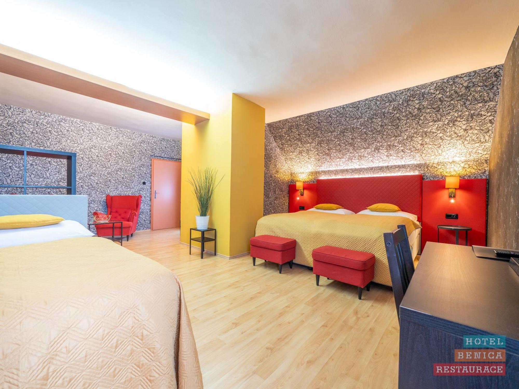 בנסוב Hotel Benica מראה חיצוני תמונה