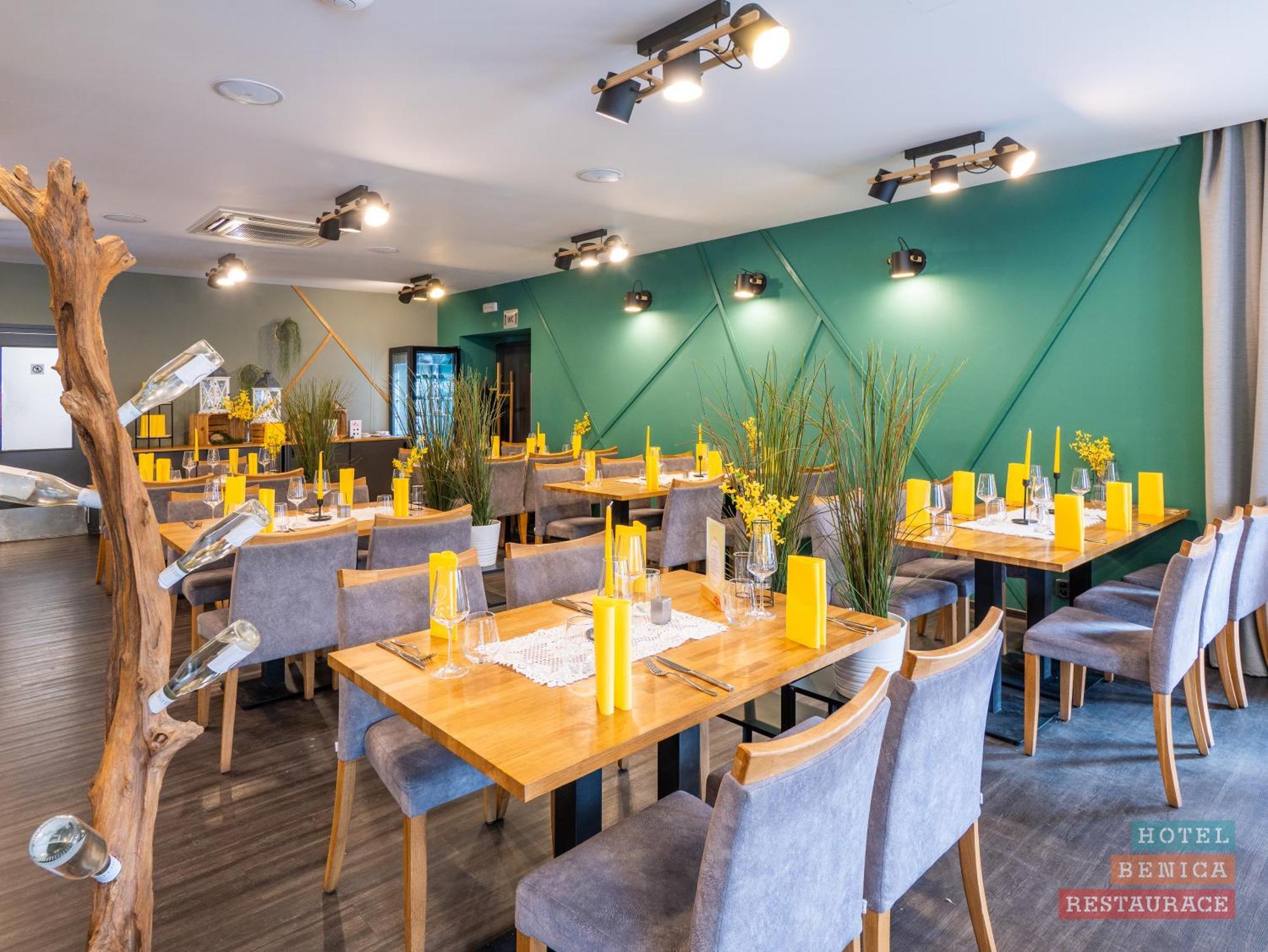 בנסוב Hotel Benica מראה חיצוני תמונה