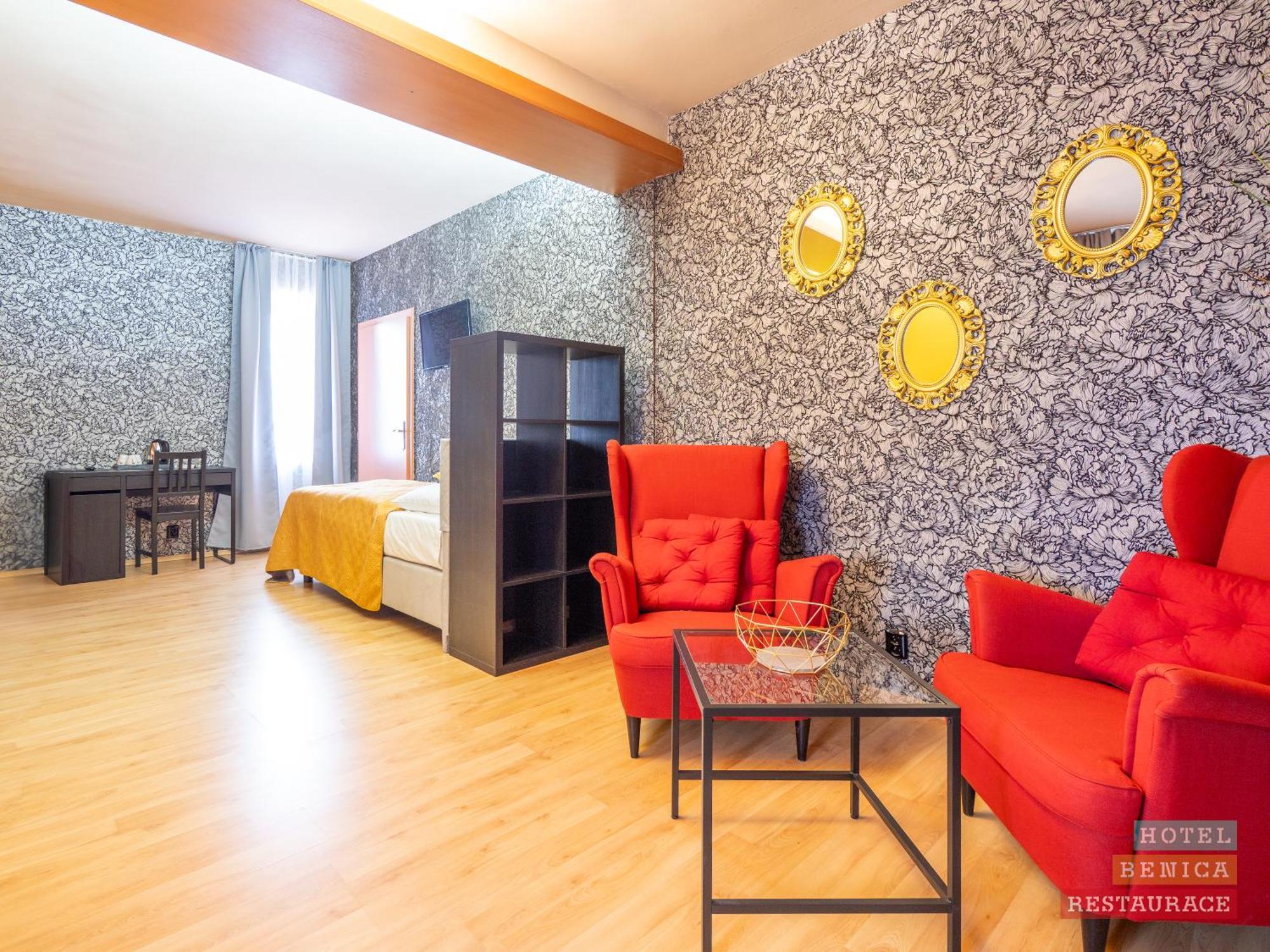 בנסוב Hotel Benica מראה חיצוני תמונה