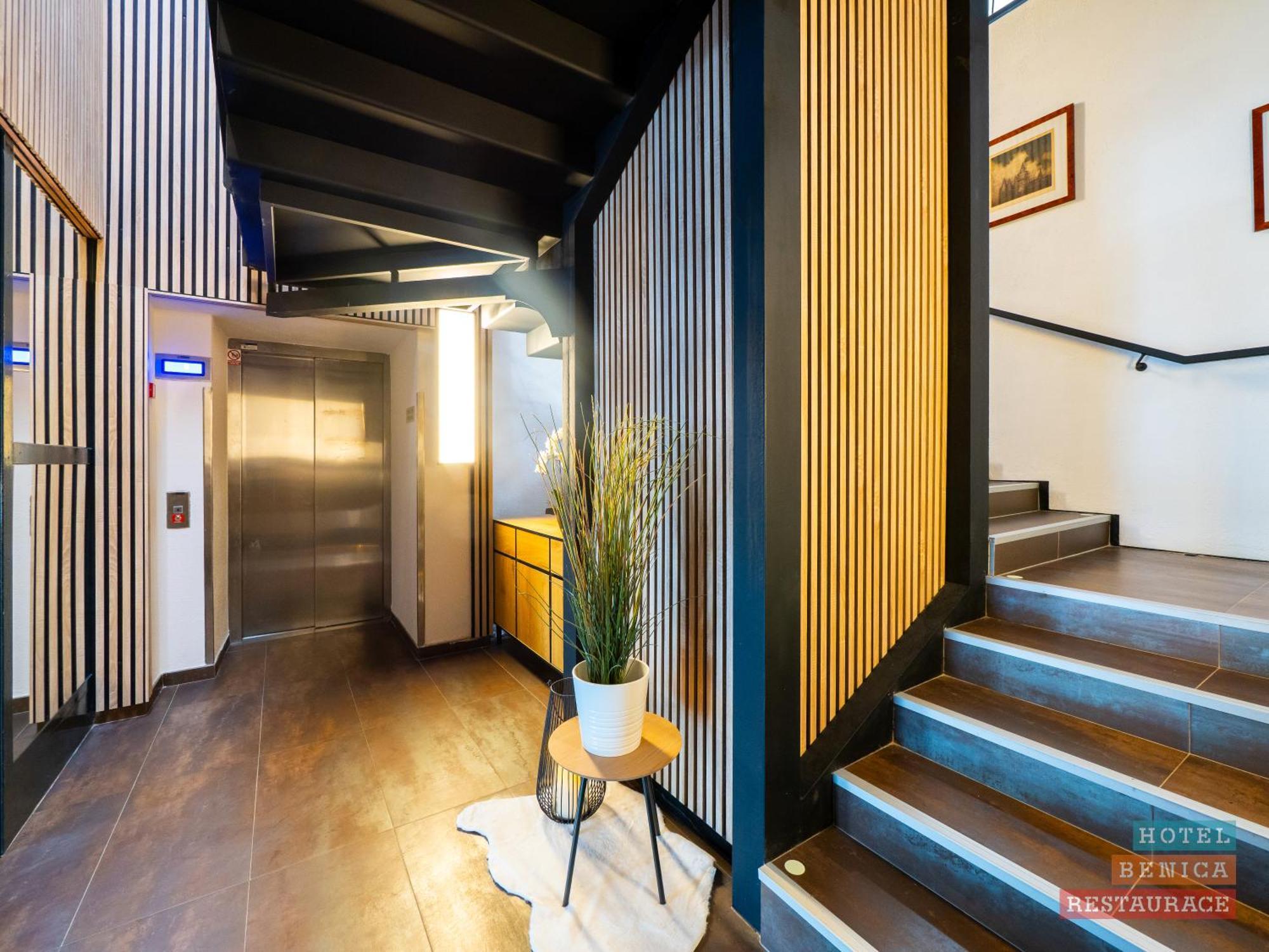בנסוב Hotel Benica מראה חיצוני תמונה
