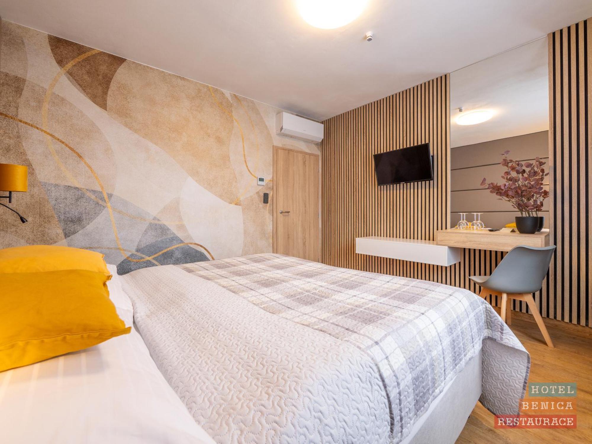בנסוב Hotel Benica מראה חיצוני תמונה