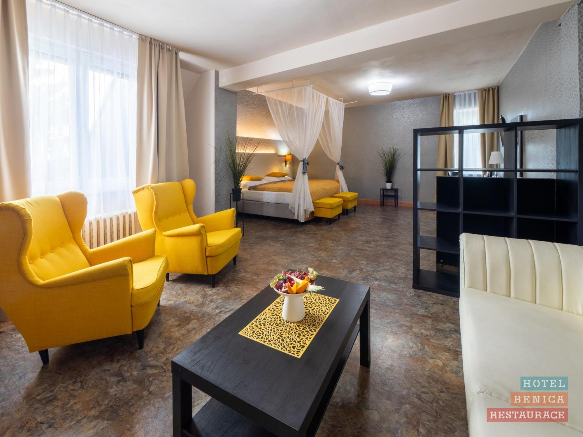 בנסוב Hotel Benica מראה חיצוני תמונה