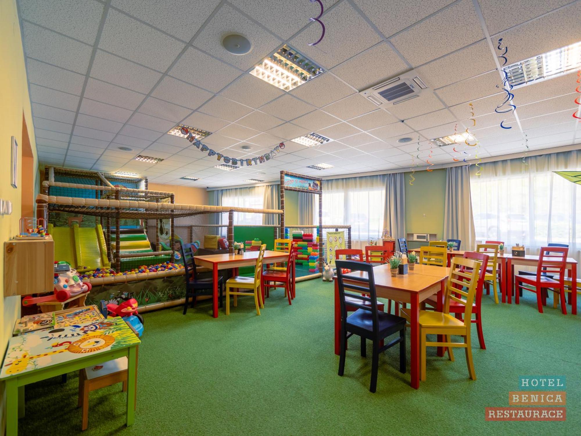 בנסוב Hotel Benica מראה חיצוני תמונה