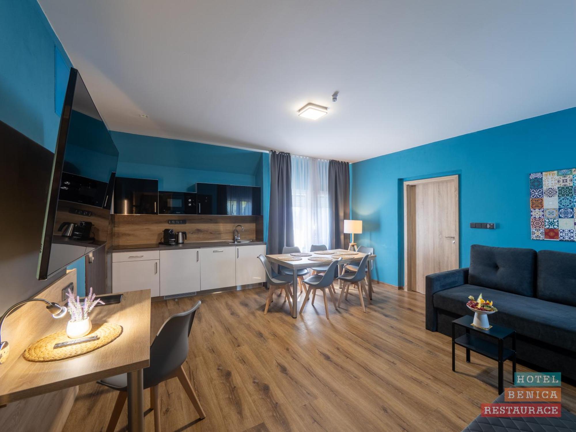 בנסוב Hotel Benica מראה חיצוני תמונה