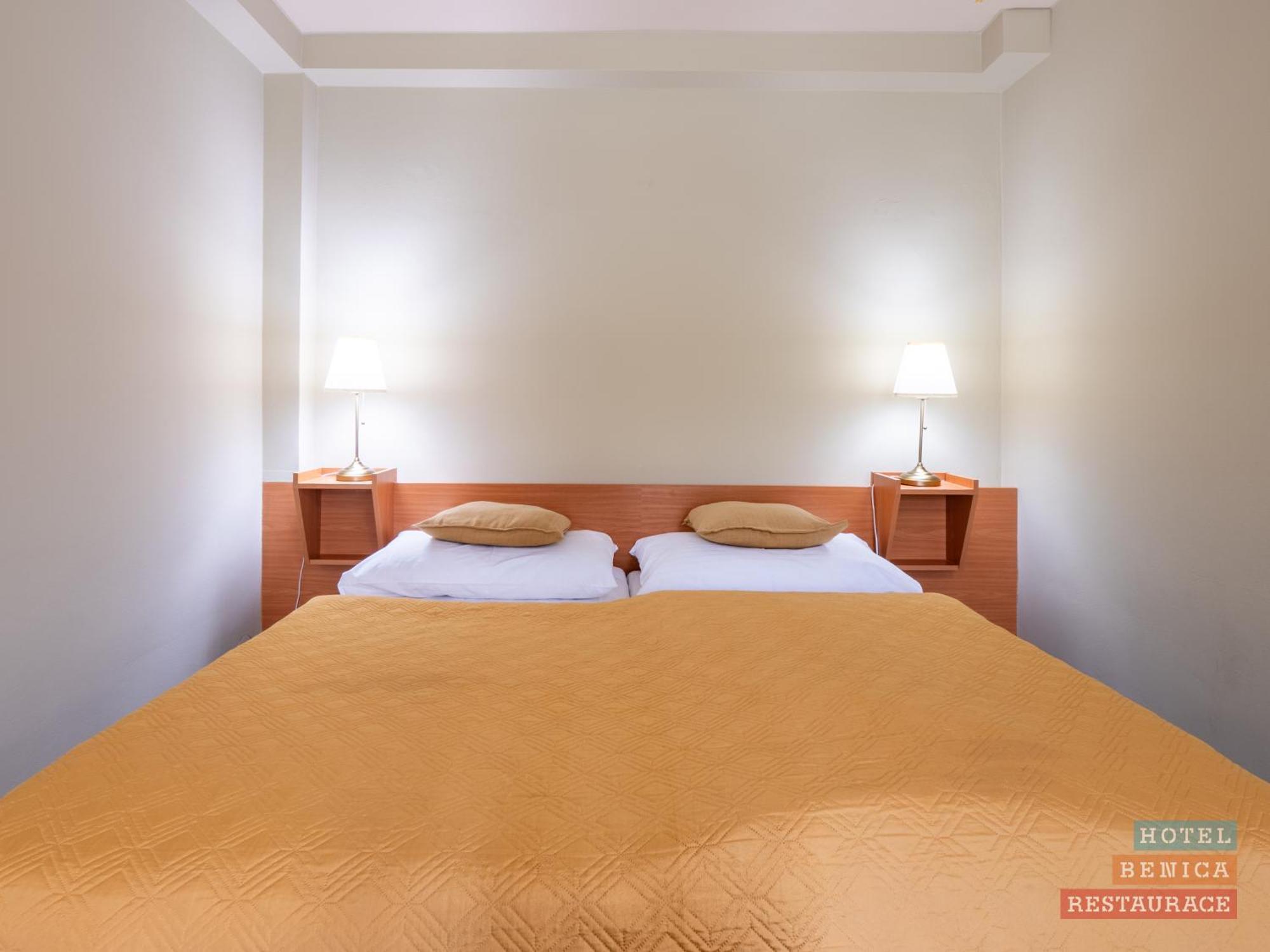 בנסוב Hotel Benica מראה חיצוני תמונה