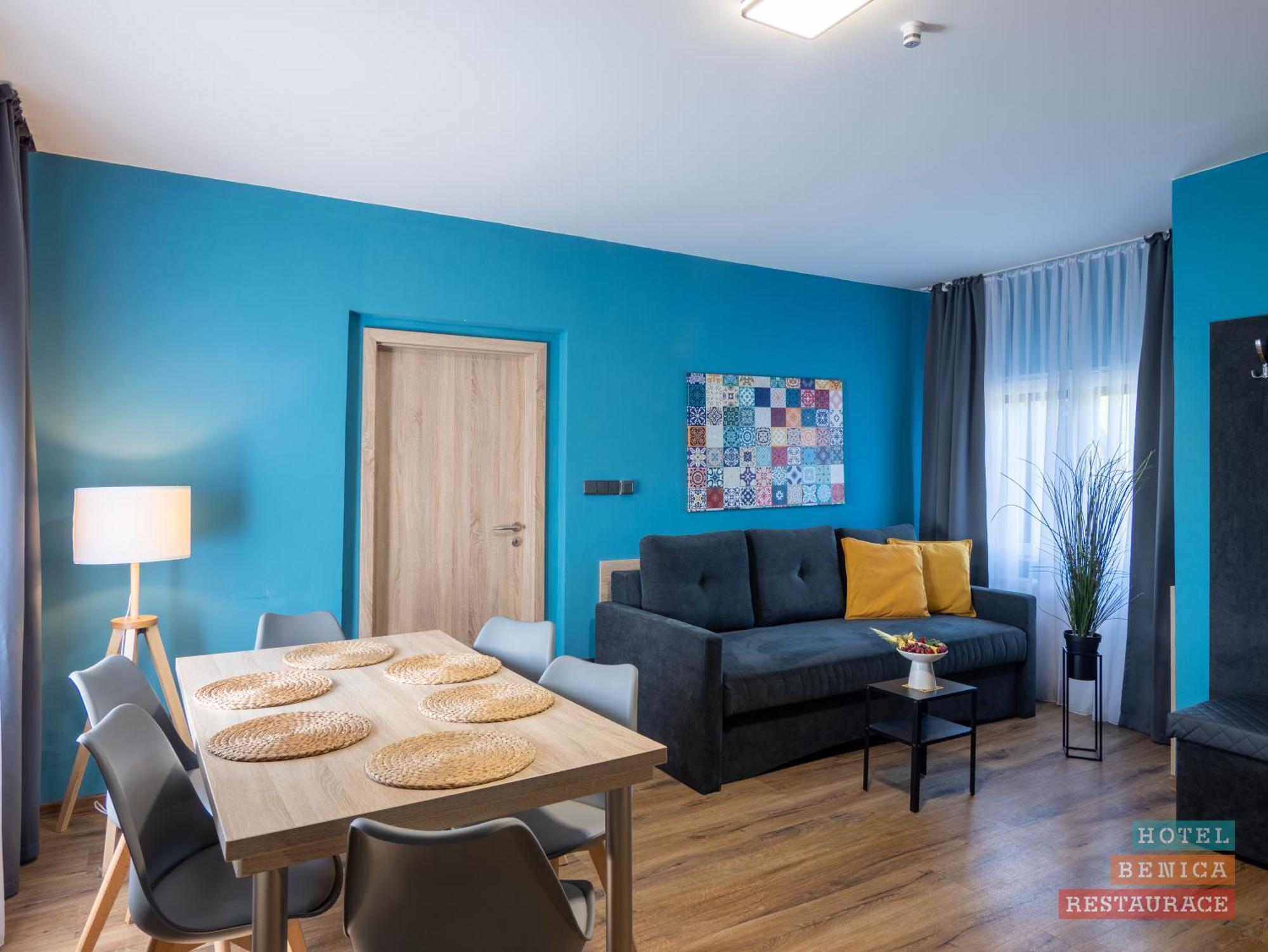 בנסוב Hotel Benica מראה חיצוני תמונה