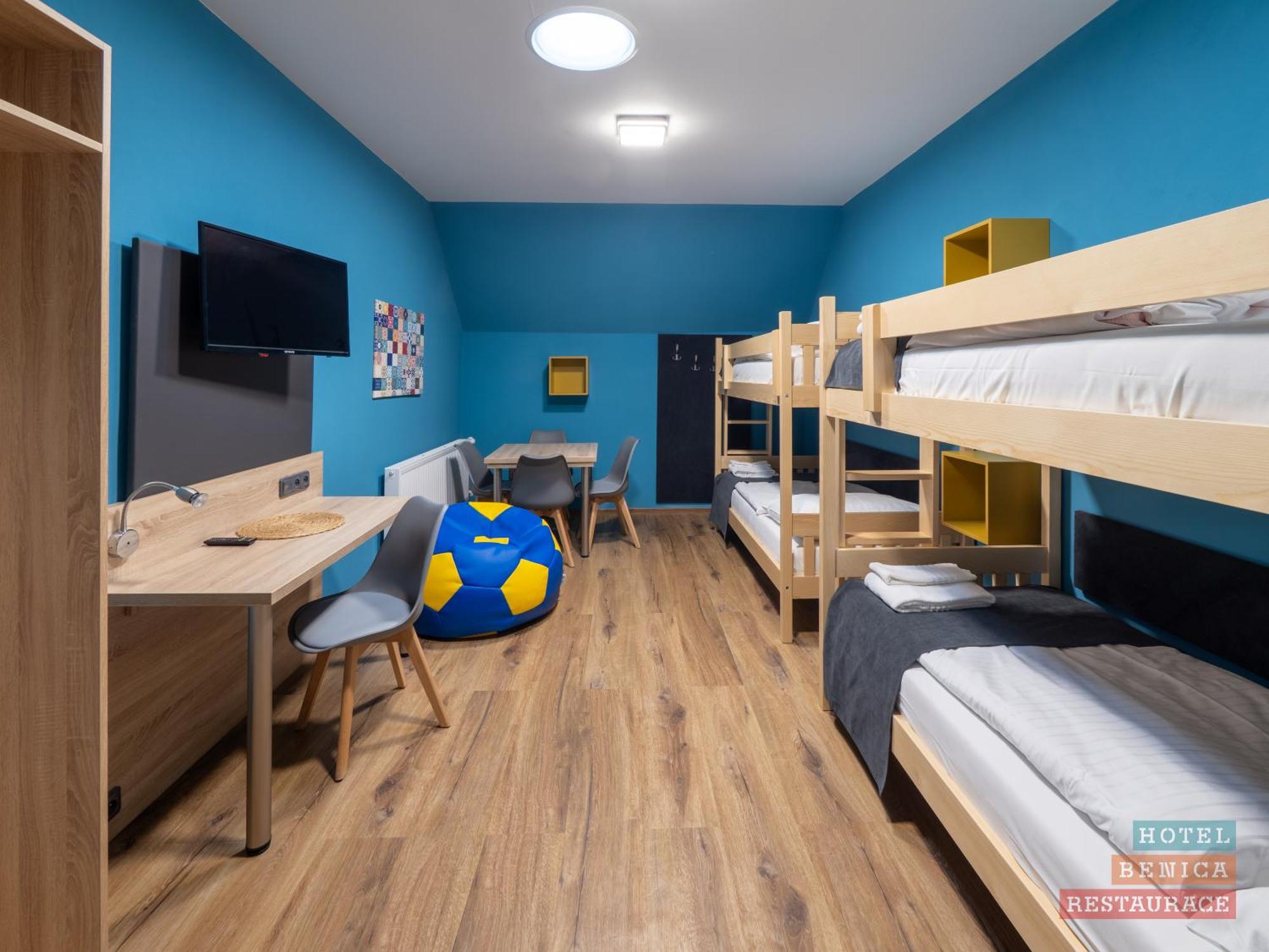בנסוב Hotel Benica מראה חיצוני תמונה