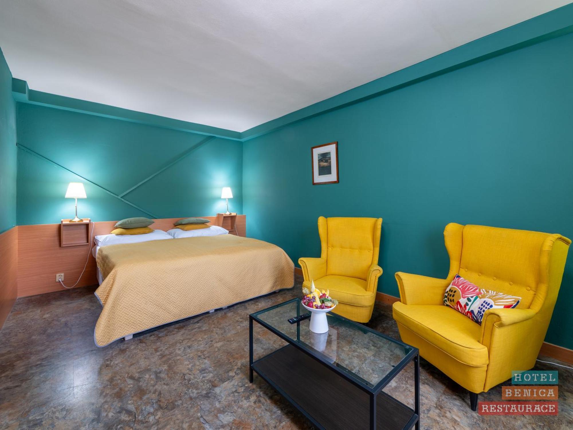 בנסוב Hotel Benica מראה חיצוני תמונה