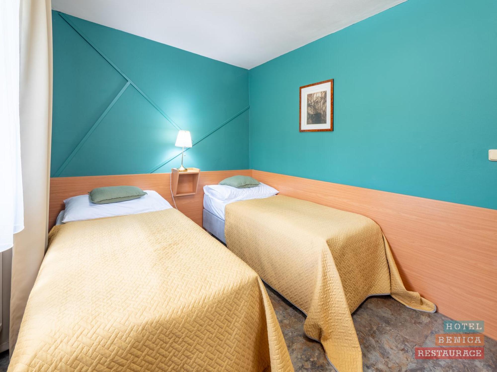 בנסוב Hotel Benica מראה חיצוני תמונה