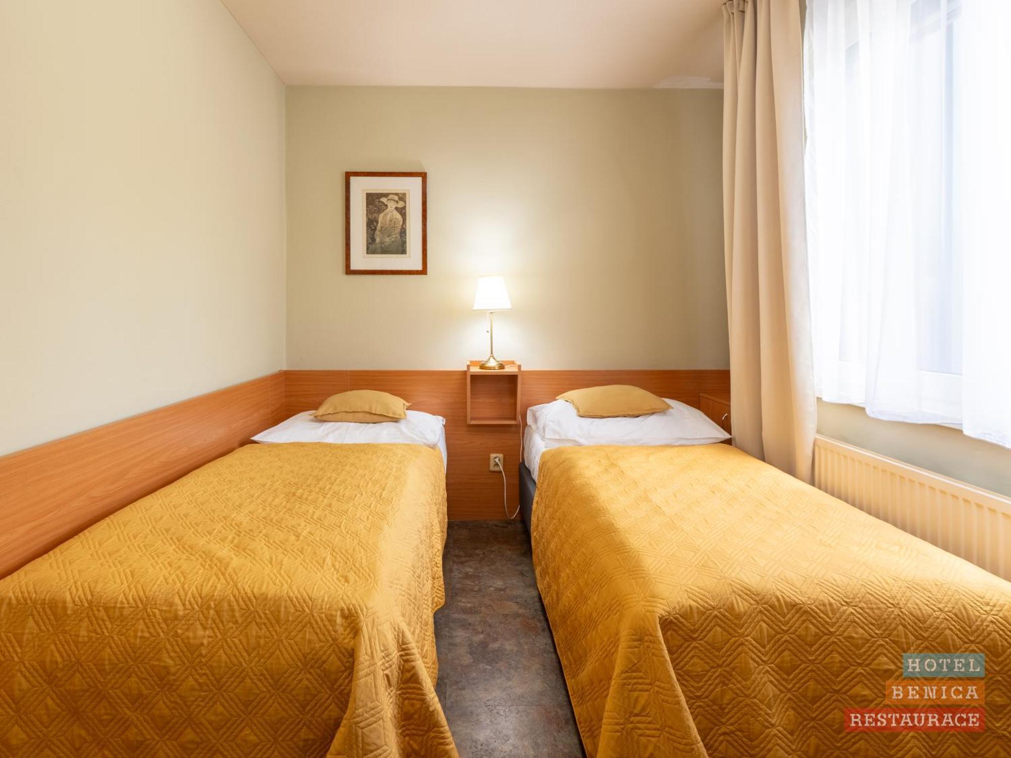 בנסוב Hotel Benica מראה חיצוני תמונה