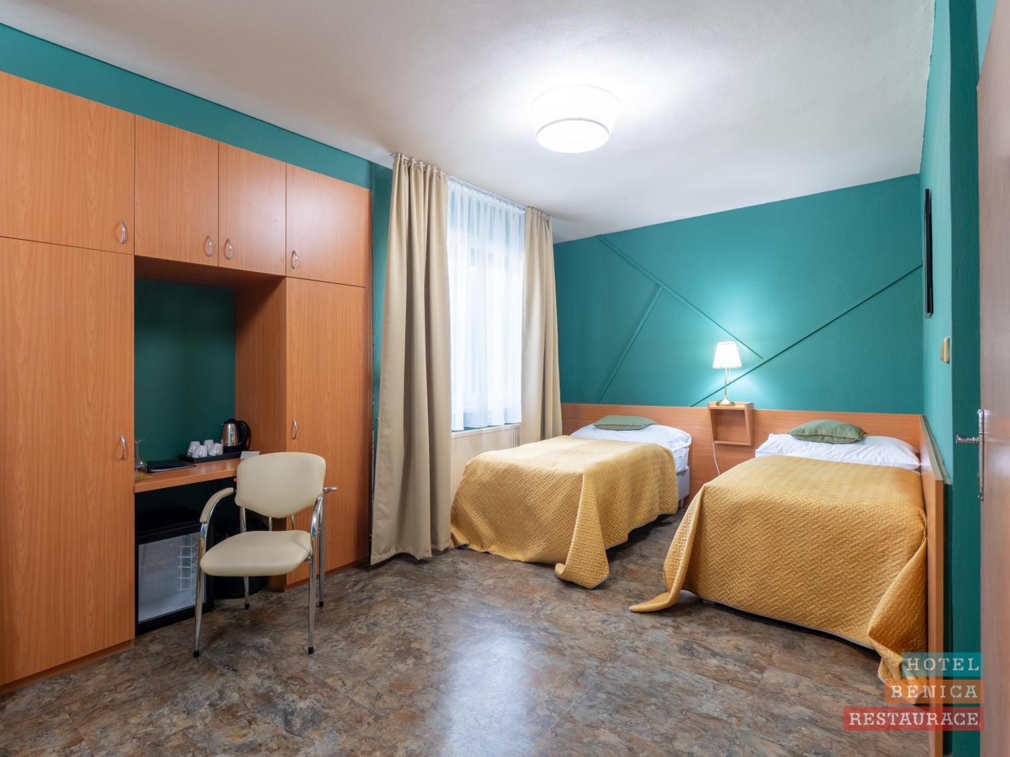 בנסוב Hotel Benica מראה חיצוני תמונה