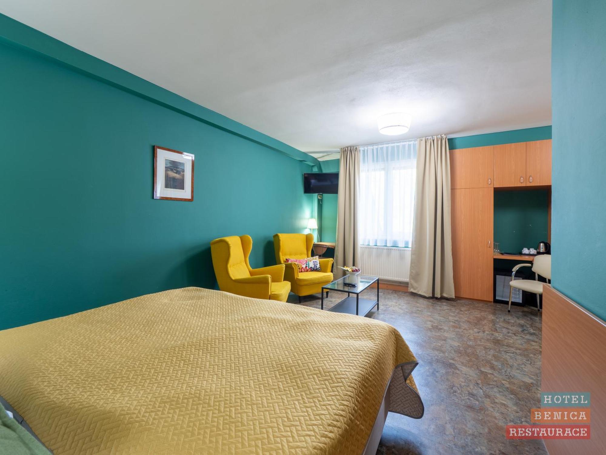 בנסוב Hotel Benica מראה חיצוני תמונה